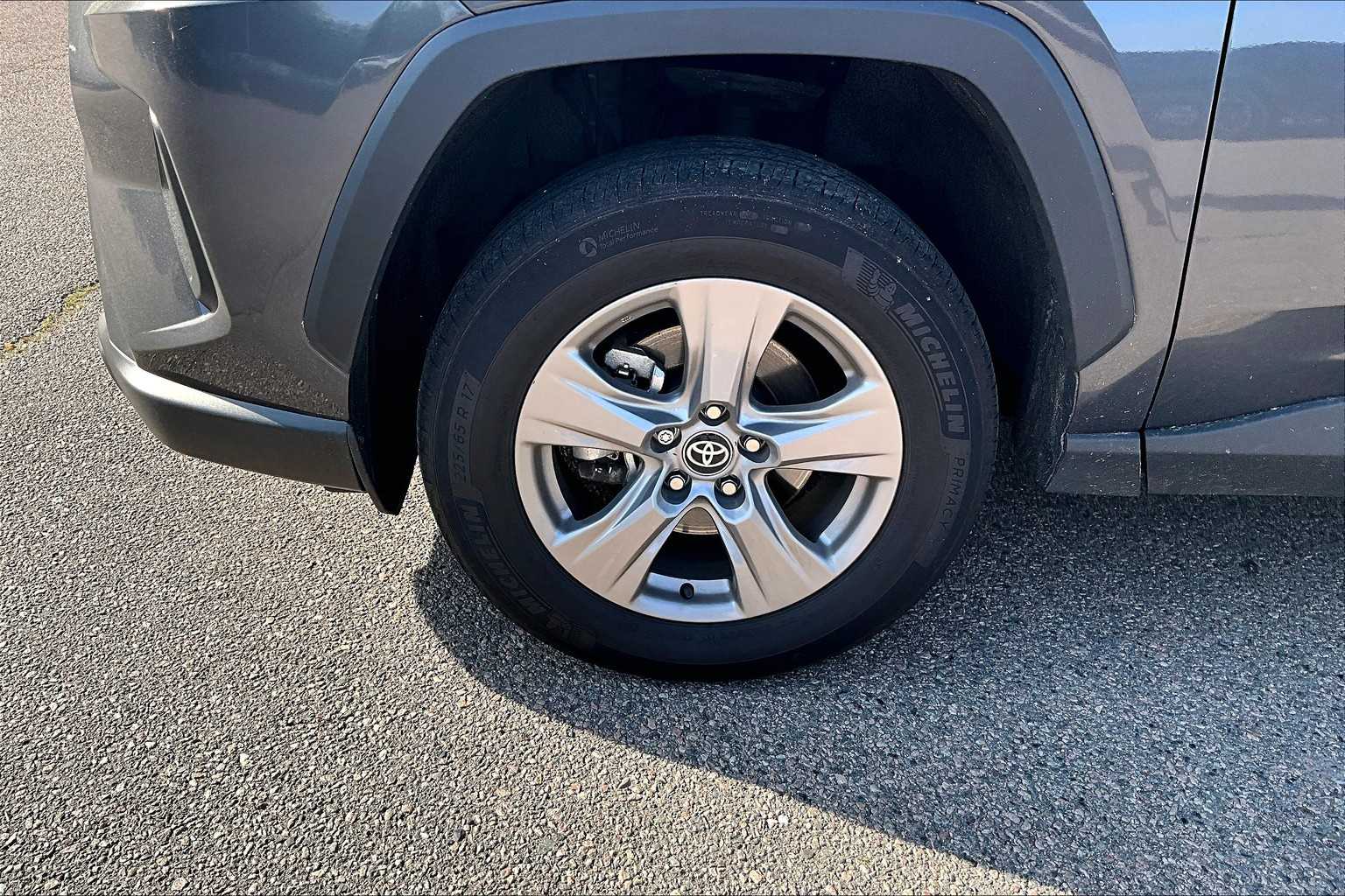 2024 Toyota RAV4 XLE - Photo 4