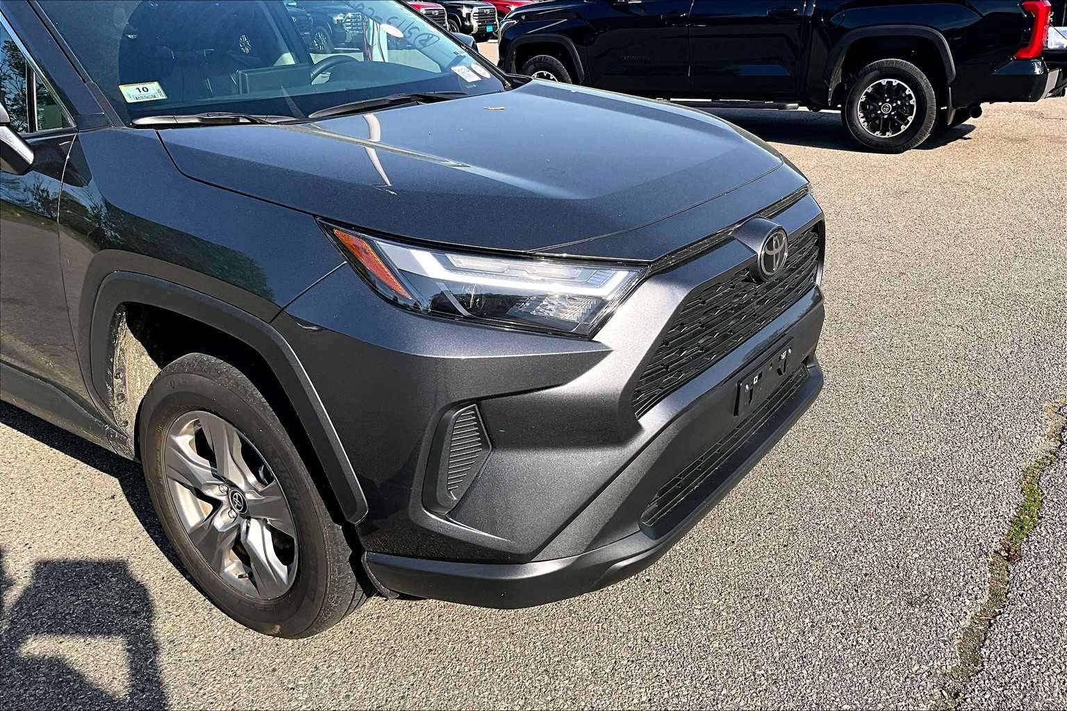 2024 Toyota RAV4 XLE - Photo 5