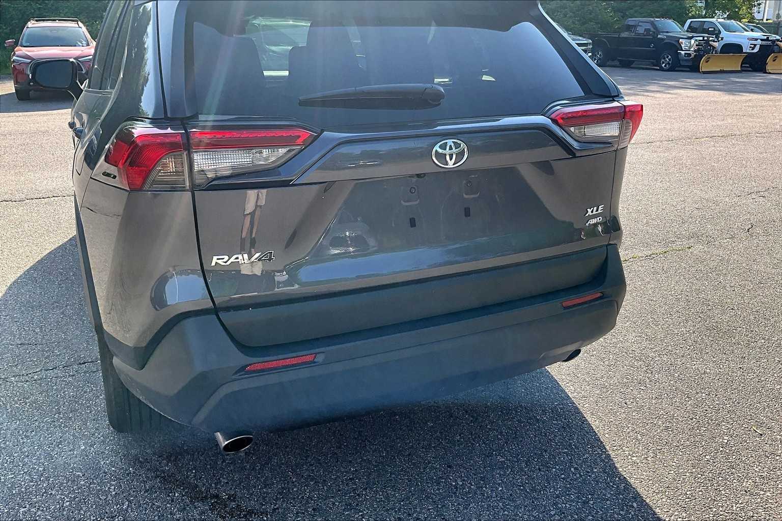 2024 Toyota RAV4 XLE - Photo 7