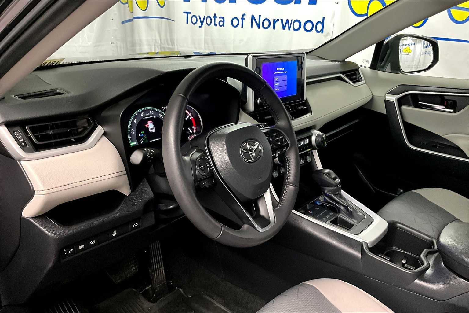 2024 Toyota RAV4 XLE - Photo 8