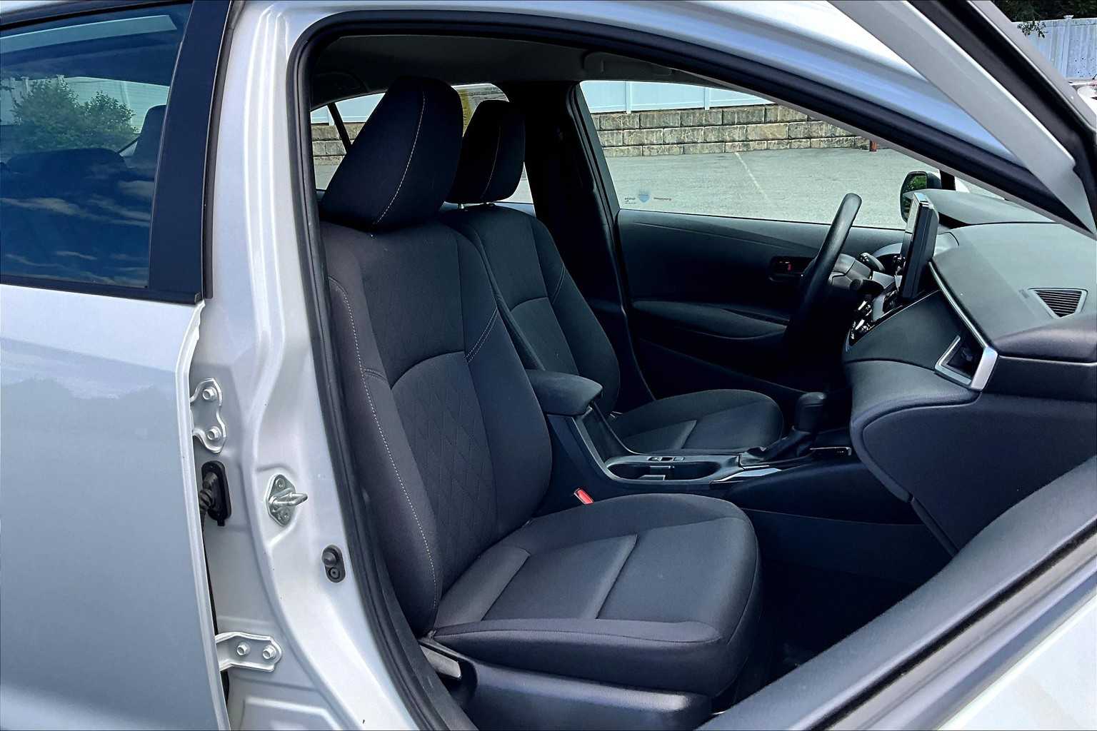 2024 Toyota Corolla LE - Photo 11