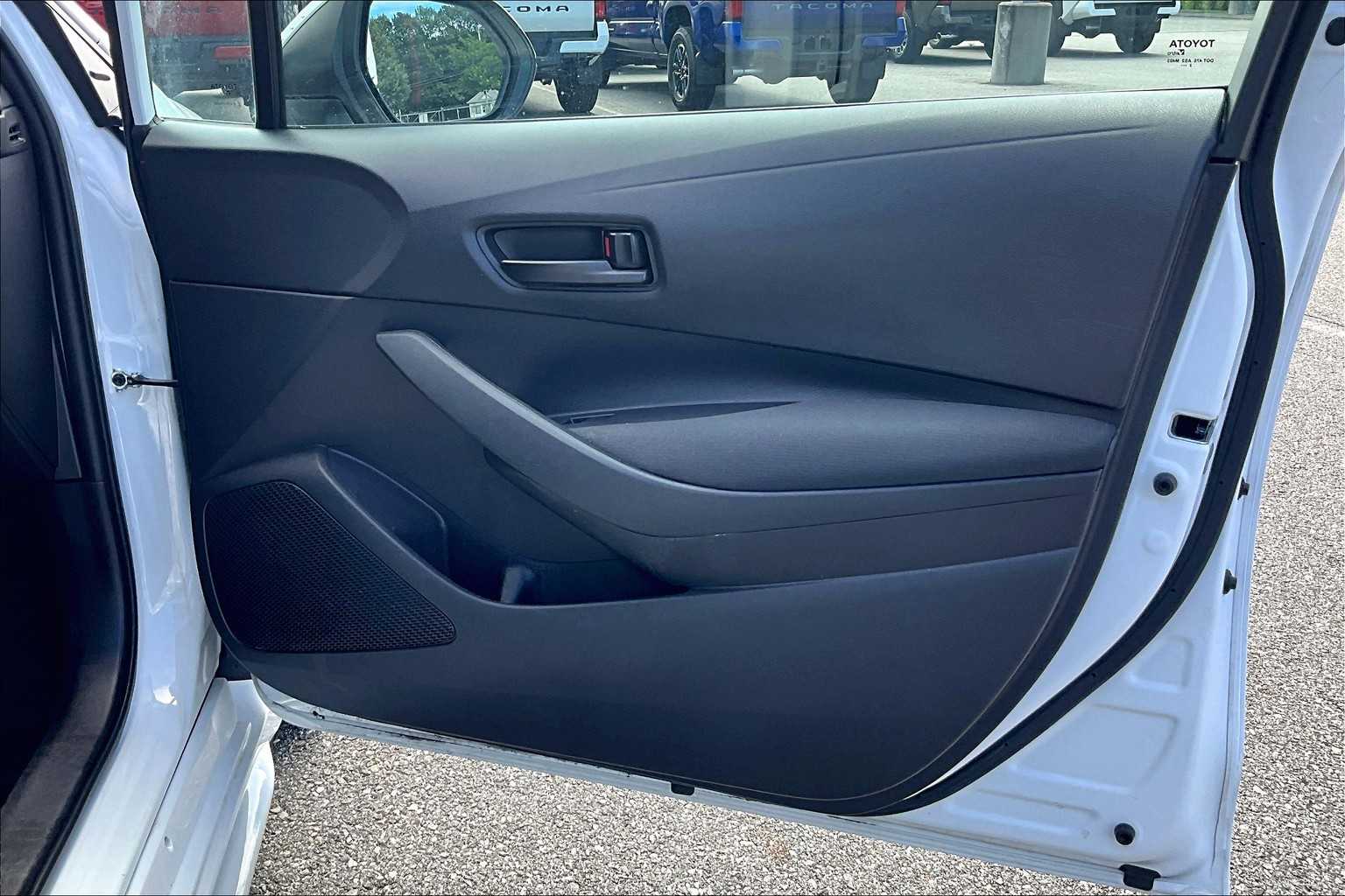 2024 Toyota Corolla LE - Photo 12