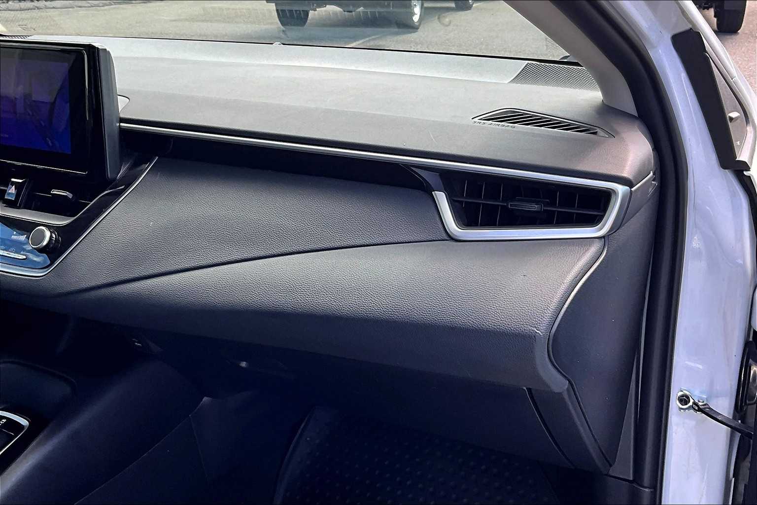 2024 Toyota Corolla LE - Photo 13