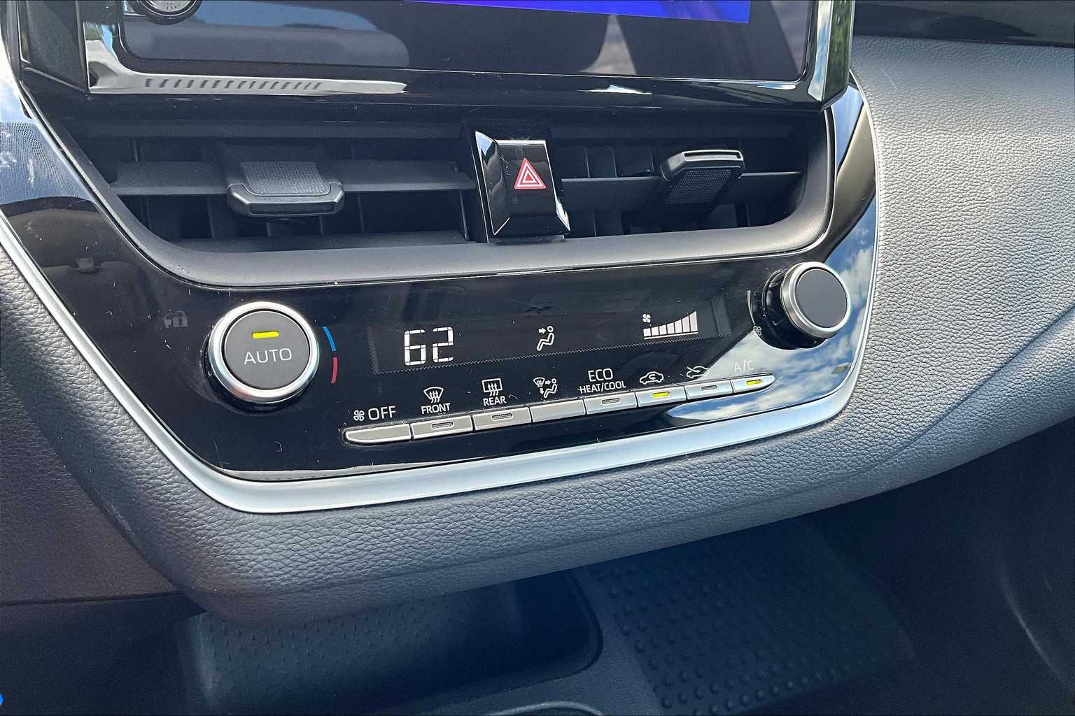 2024 Toyota Corolla LE - Photo 26