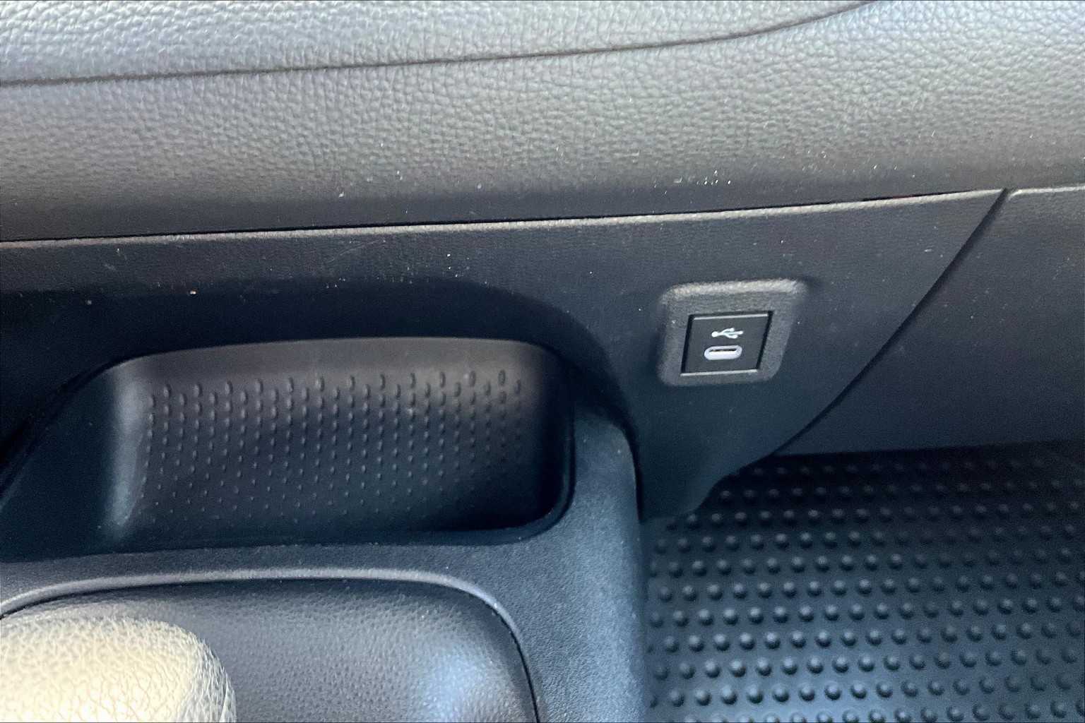 2024 Toyota Corolla LE - Photo 27