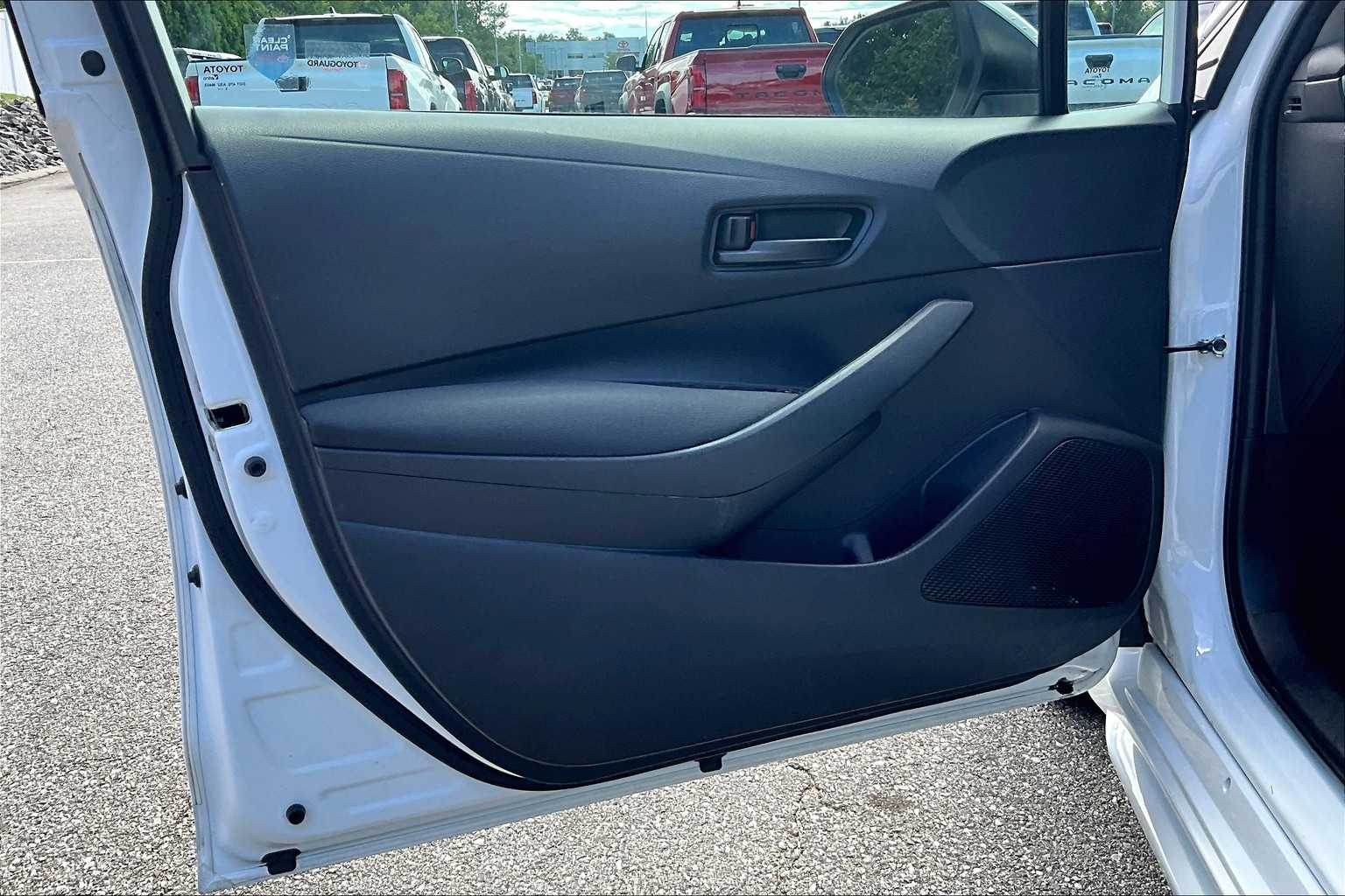 2024 Toyota Corolla LE - Photo 9
