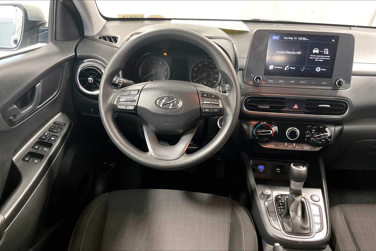 2022 Hyundai Kona SEL - Photo 17