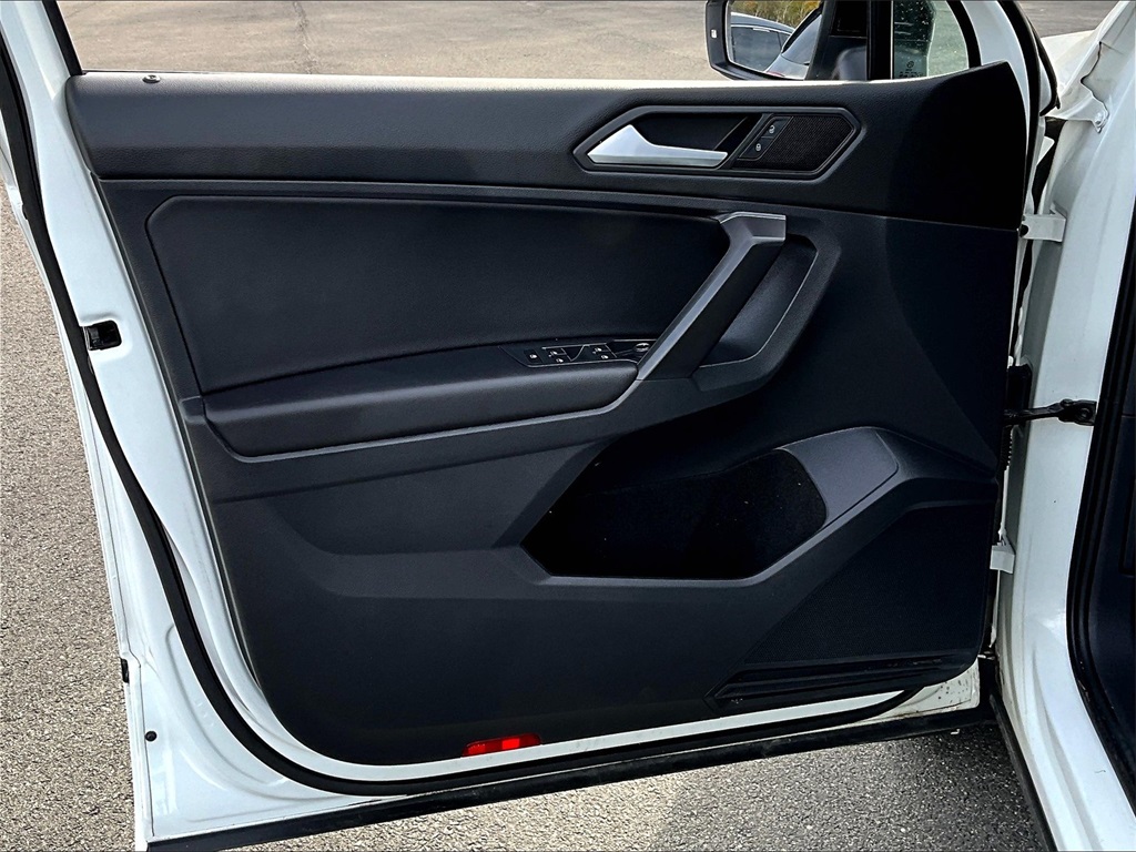 2021 Volkswagen Tiguan 2.0T SE R-Line Black - Photo 9