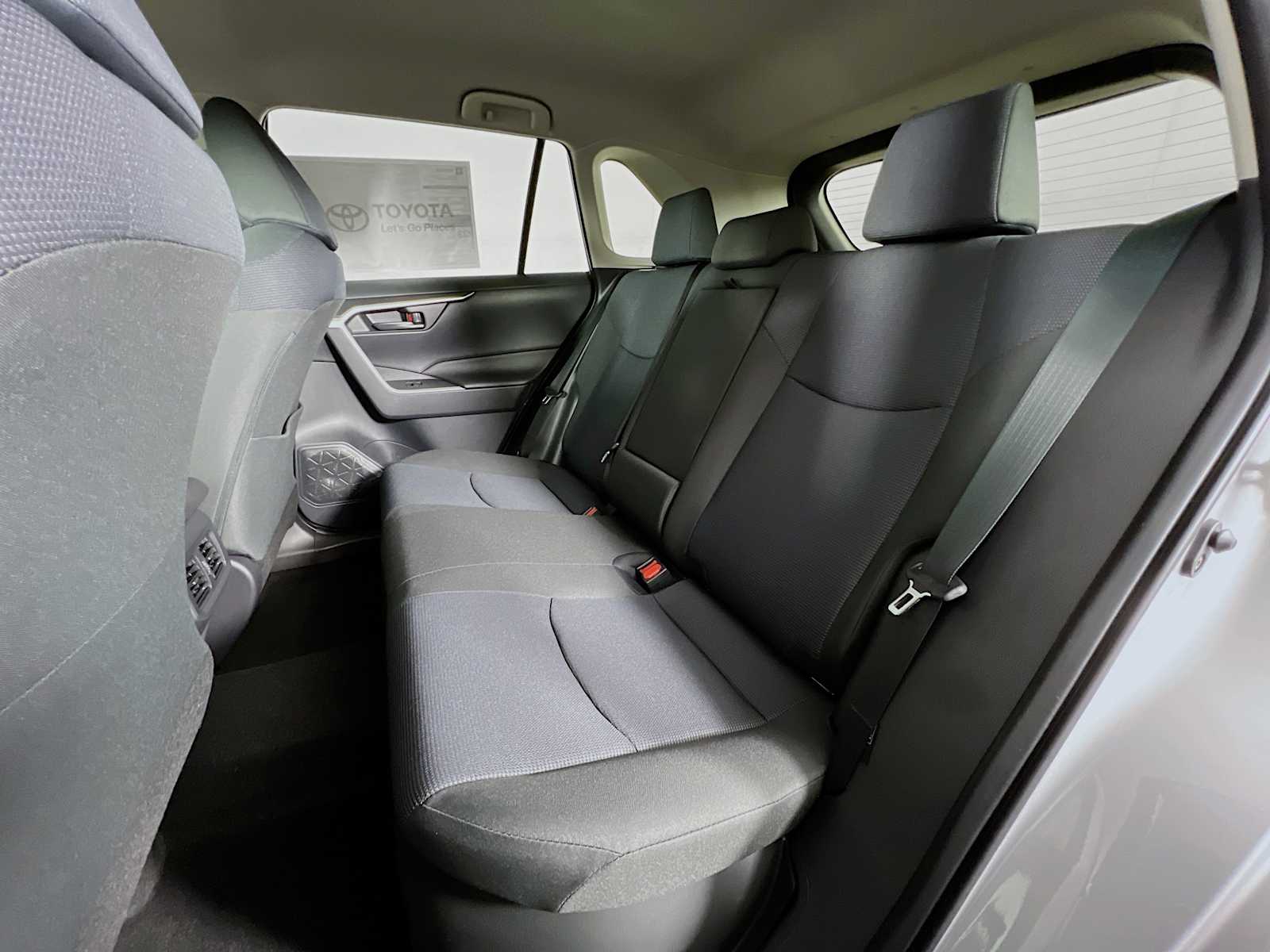 2025 Toyota RAV4 Hybrid LE - Photo 13