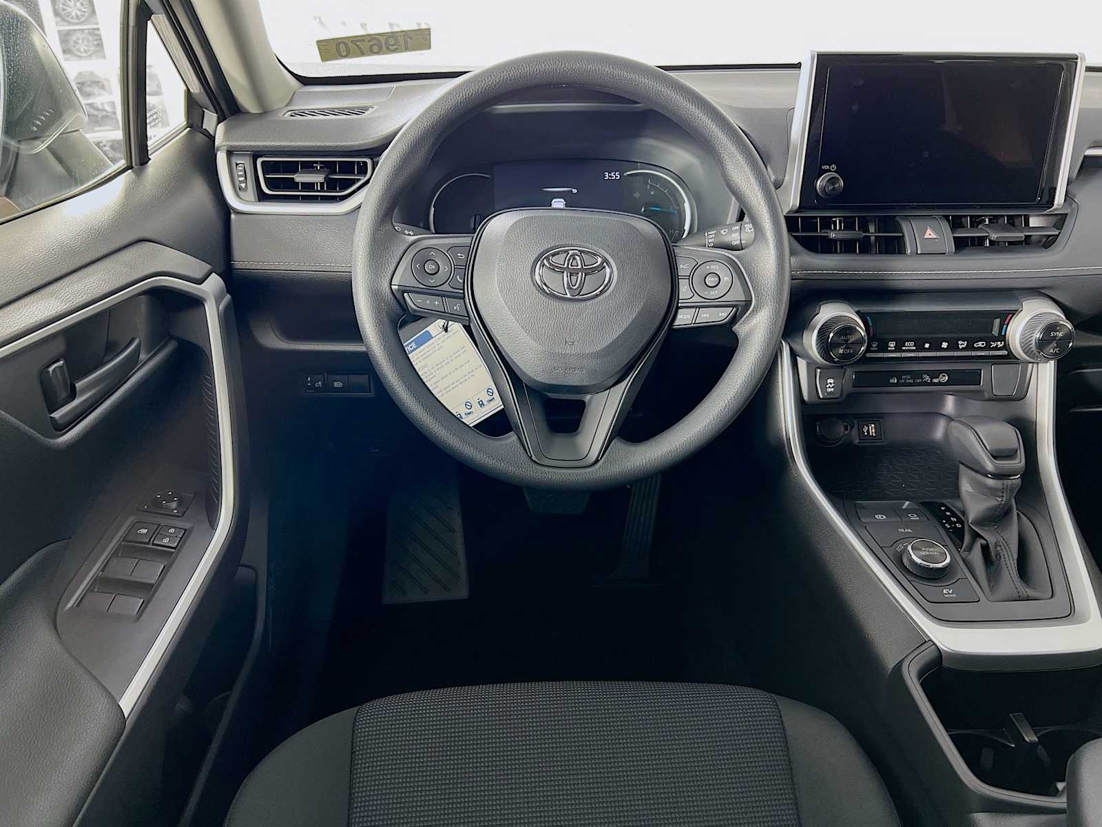 2025 Toyota RAV4 Hybrid LE - Photo 15