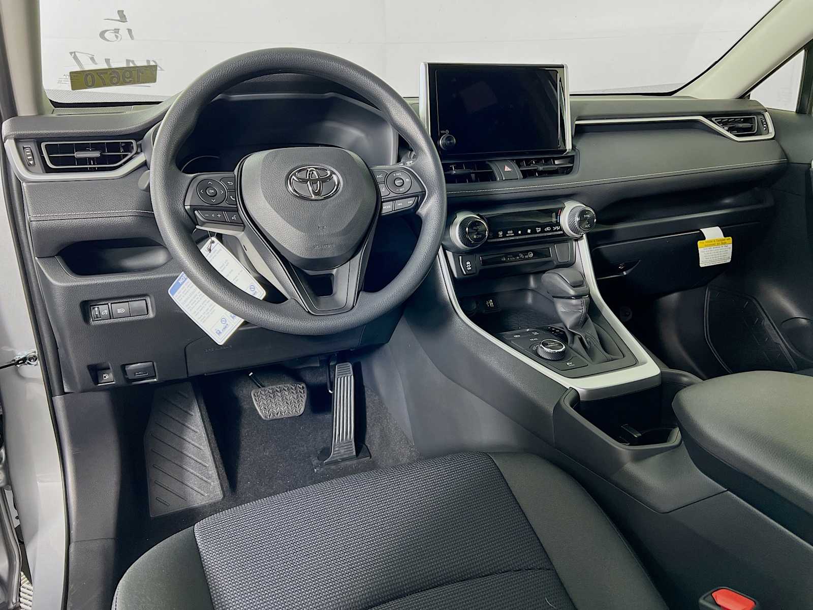 2025 Toyota RAV4 Hybrid LE - Photo 6