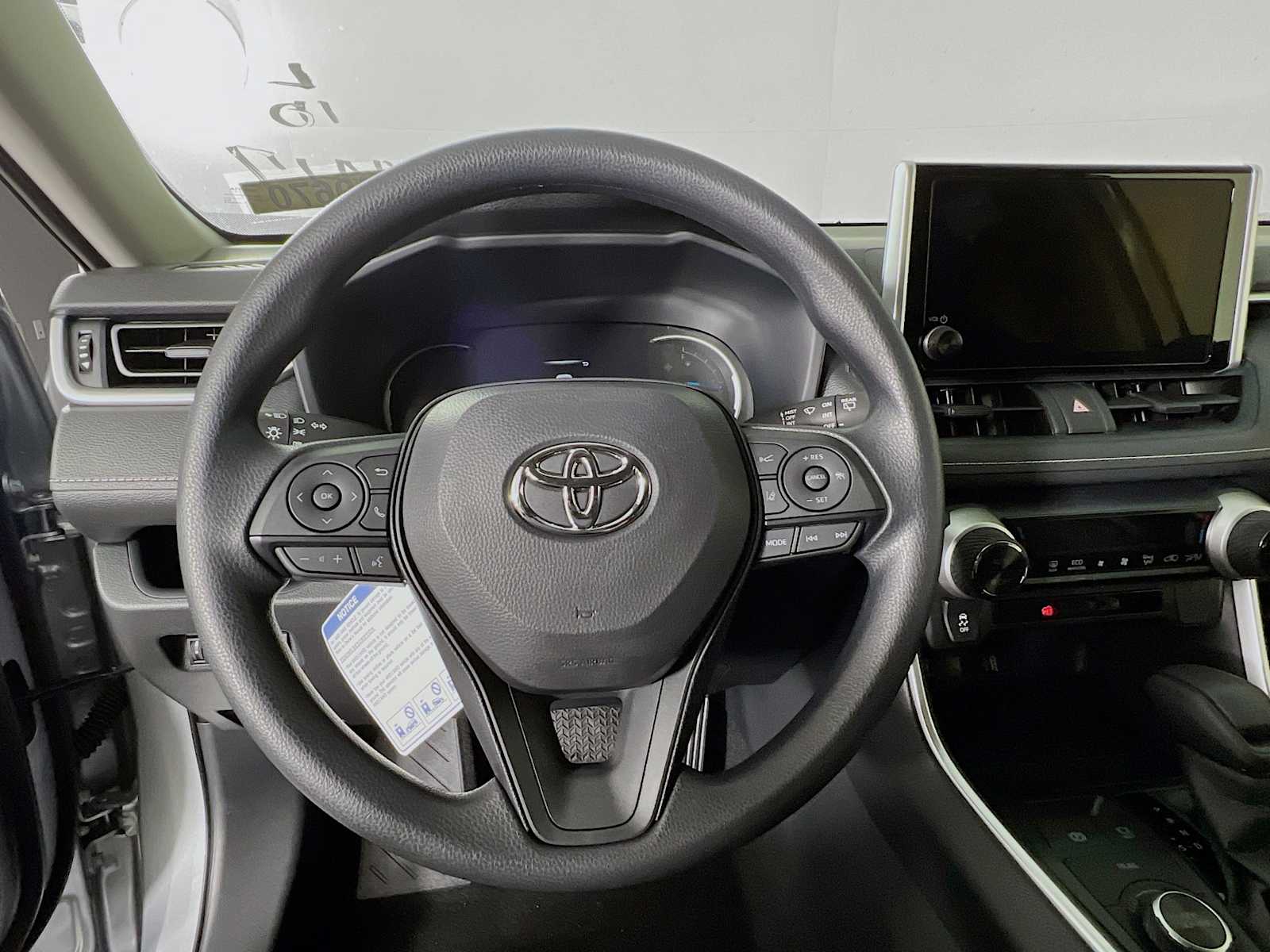 2025 Toyota RAV4 Hybrid LE - Photo 7