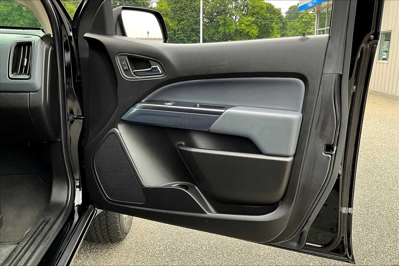 2021 Chevrolet Colorado 4WD Z71 - Photo 12