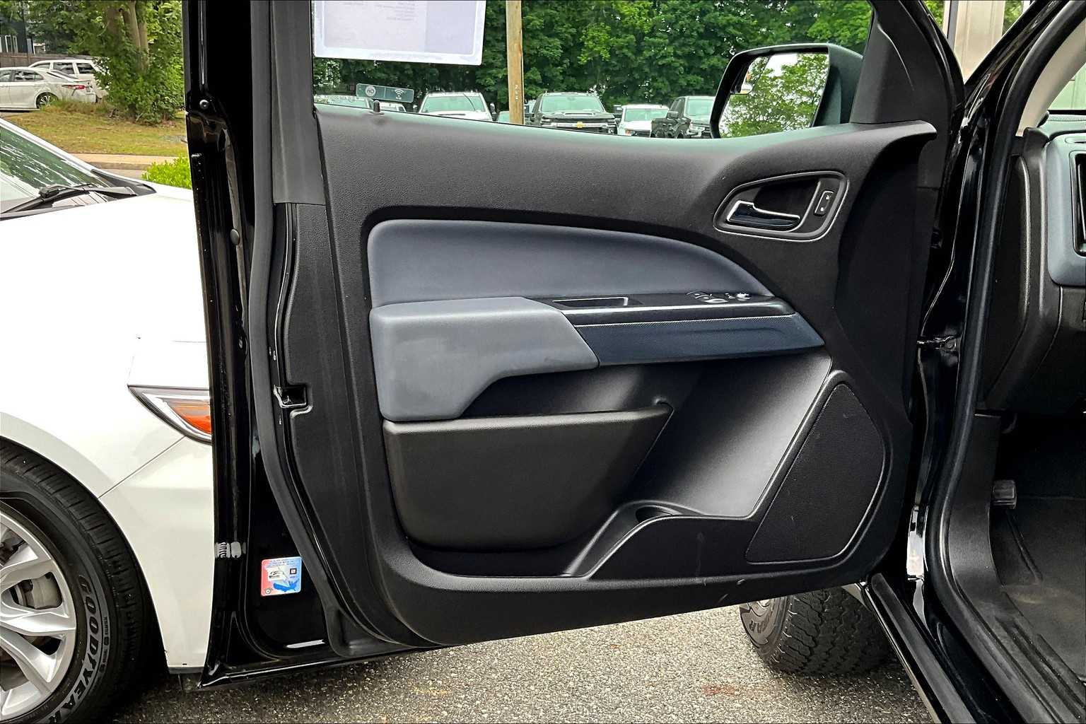 2021 Chevrolet Colorado 4WD Z71 - Photo 9