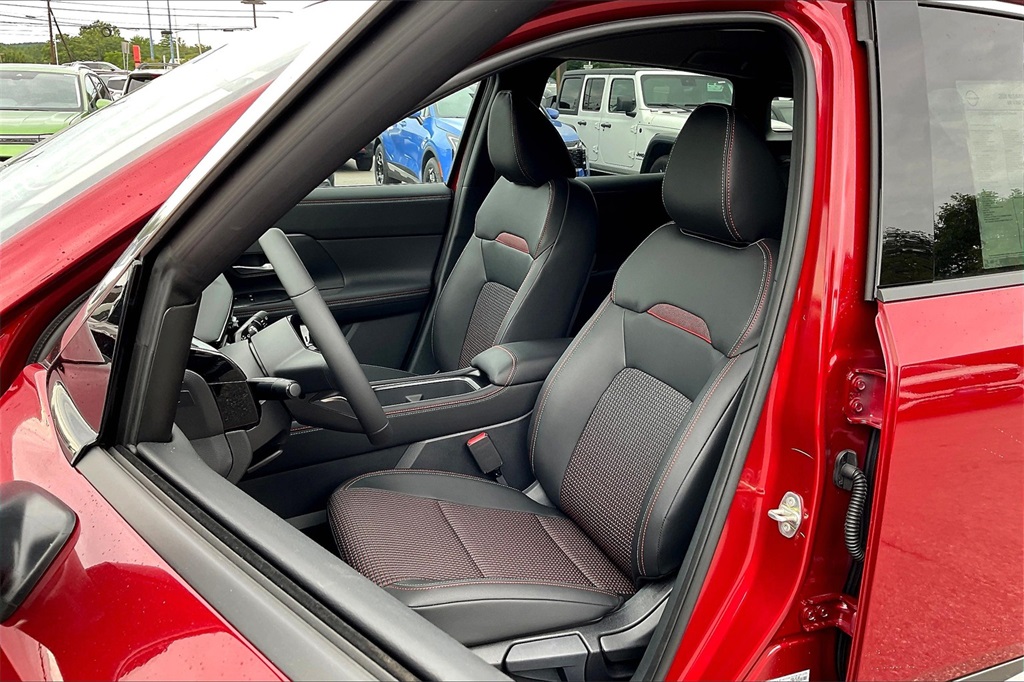 2025 Nissan Kicks SR - Photo 11
