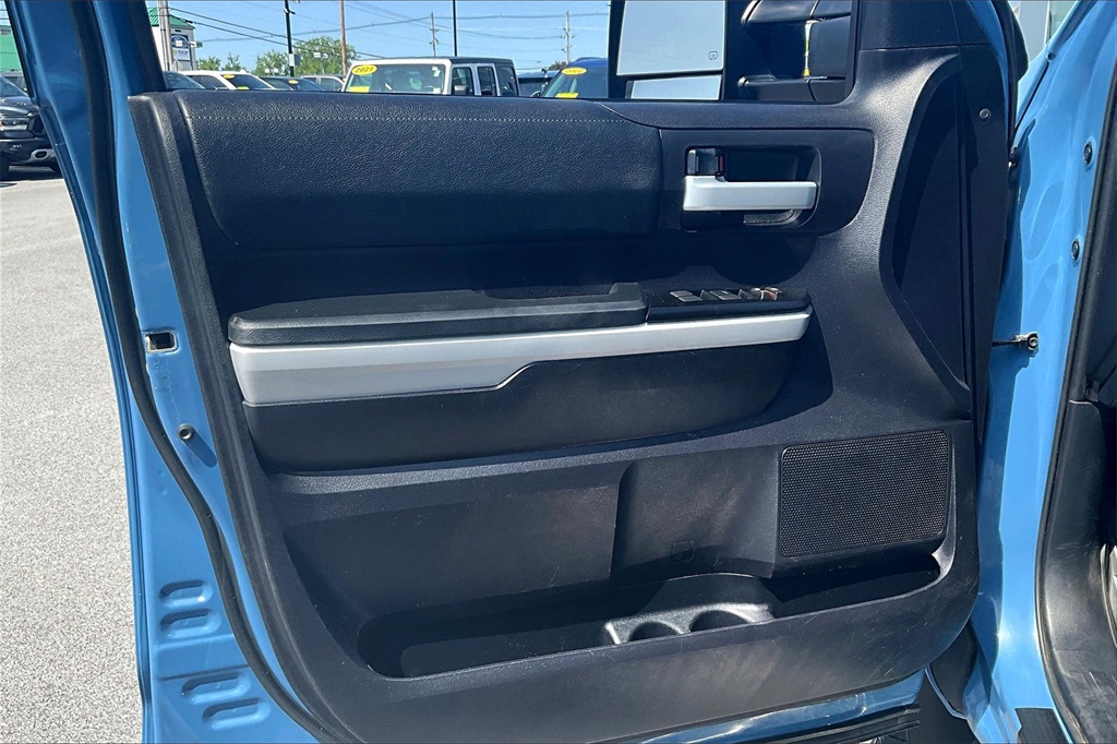2020 Toyota Tundra SR5 - Photo 9