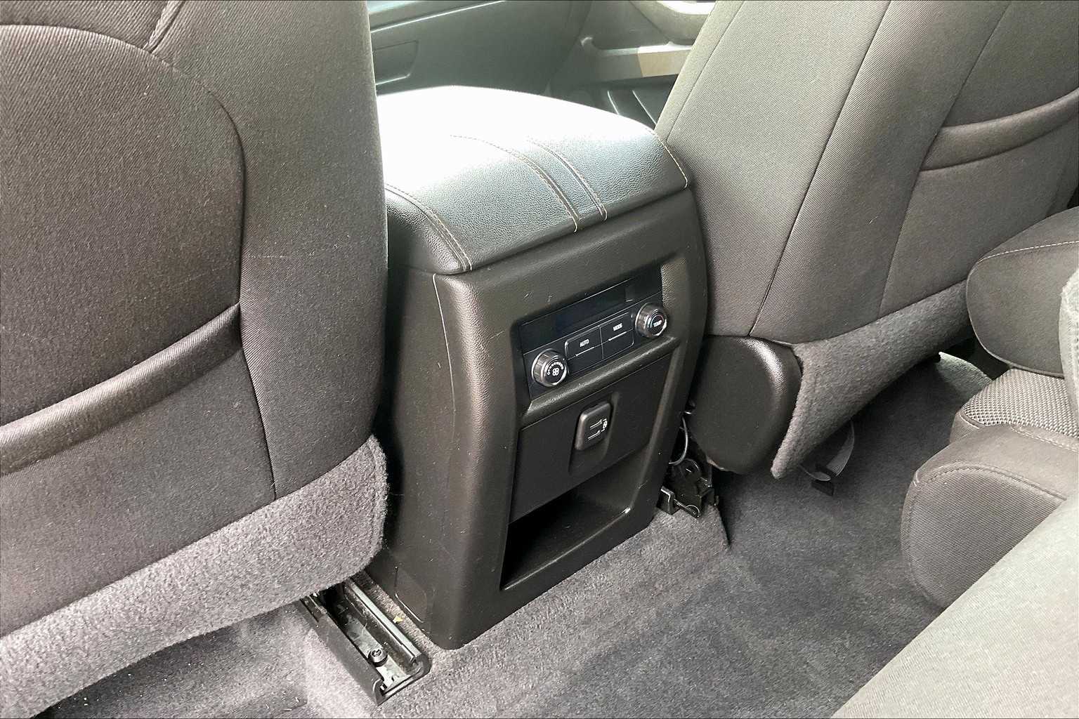 2019 Chevrolet Traverse LS - Photo 28