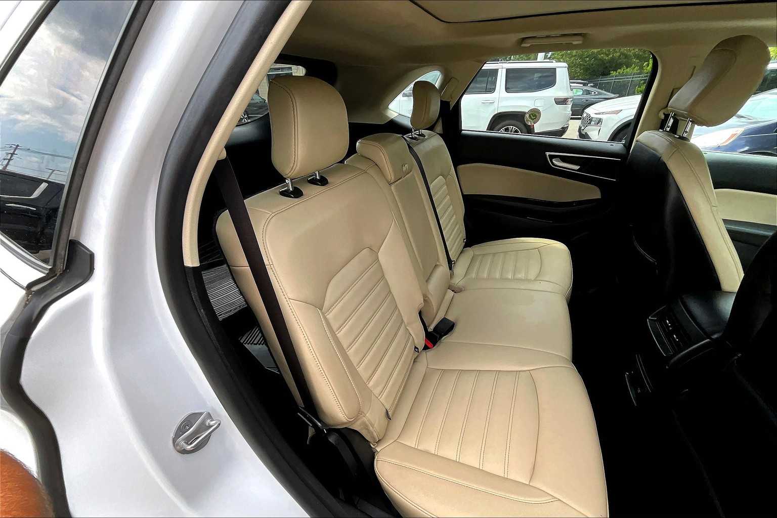 2020 Ford Edge SEL - Photo 16