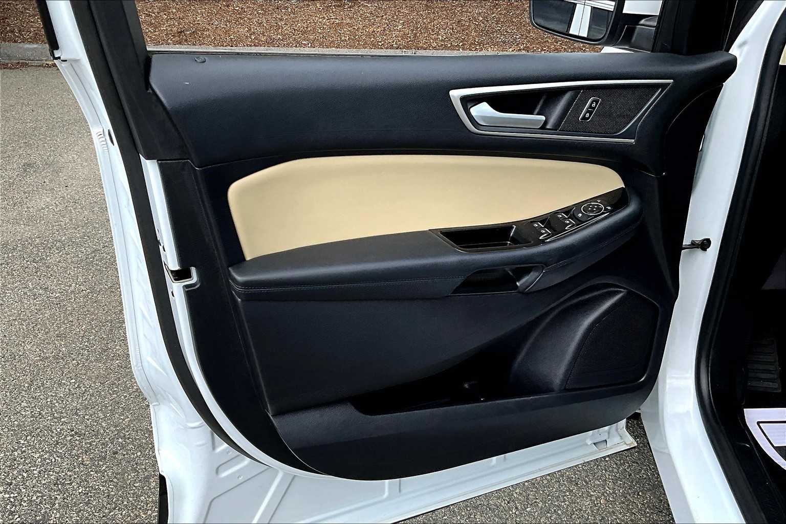 2020 Ford Edge SEL - Photo 9
