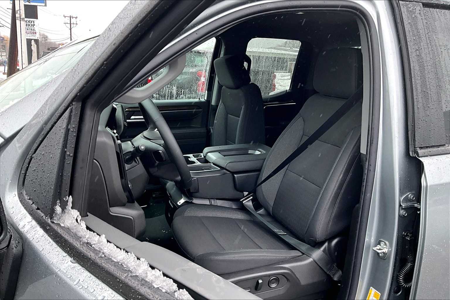 2025 Chevrolet Silverado 1500 LT - Photo 11