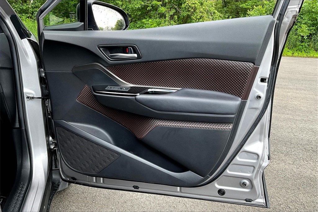 2019 Toyota C-HR XLE - Photo 25