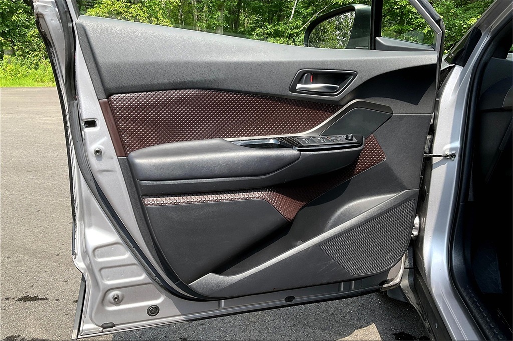2019 Toyota C-HR XLE - Photo 9