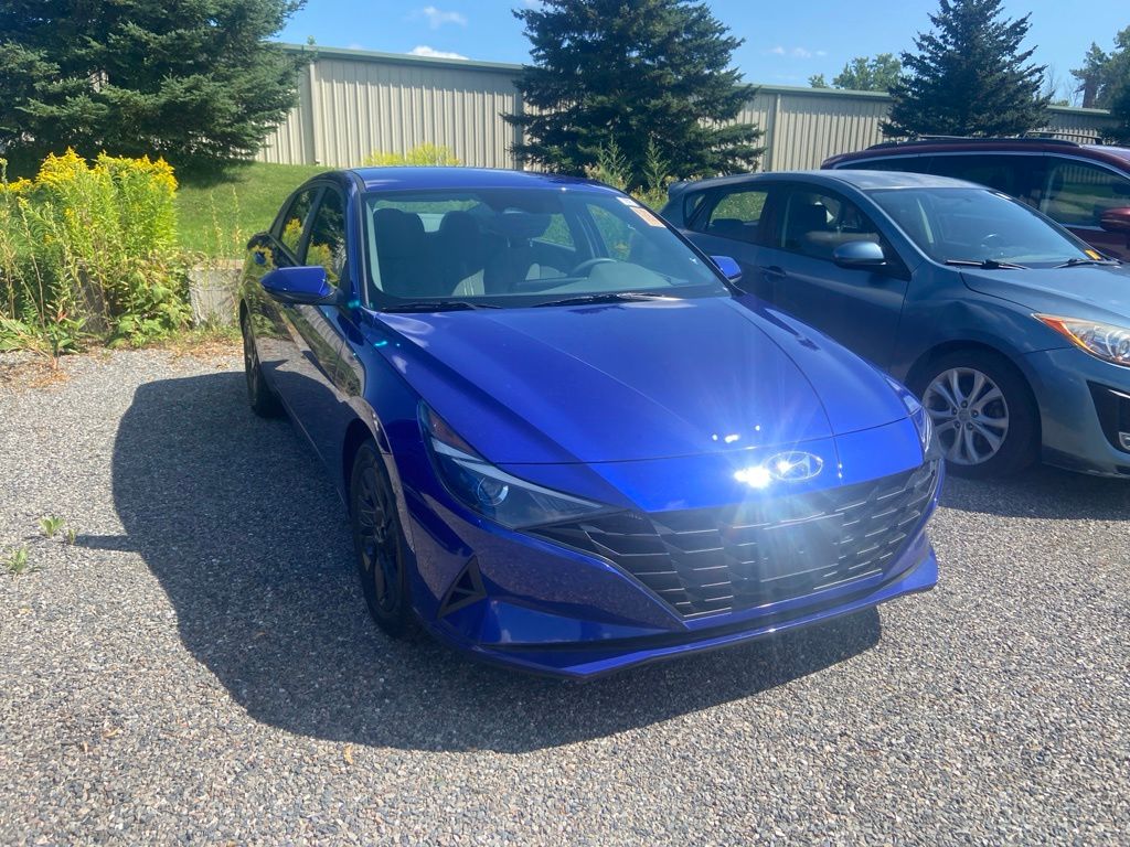 2023 Hyundai Elantra SEL - Photo 1