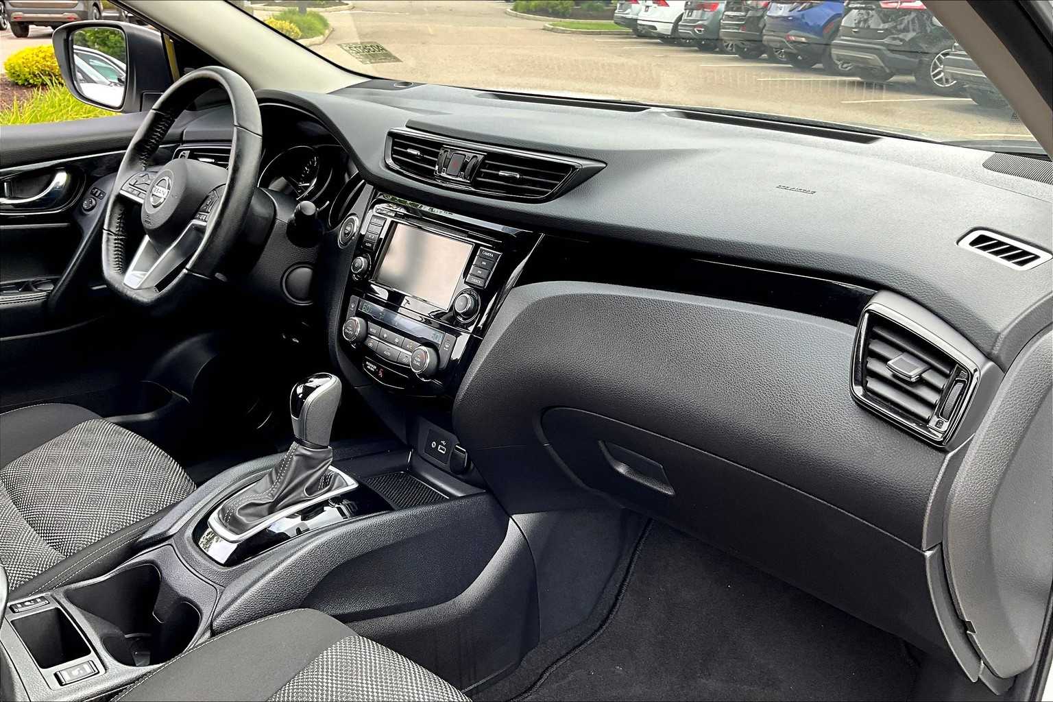 2021 Nissan Rogue Sport SV - Photo 14