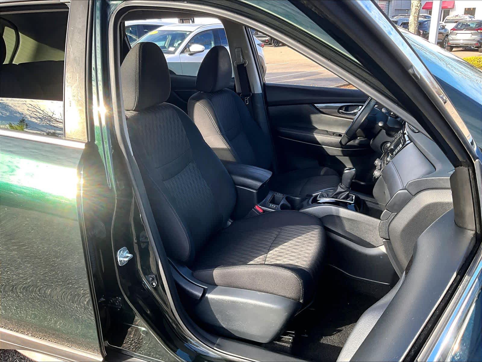 2018 Nissan Rogue SV - Photo 11