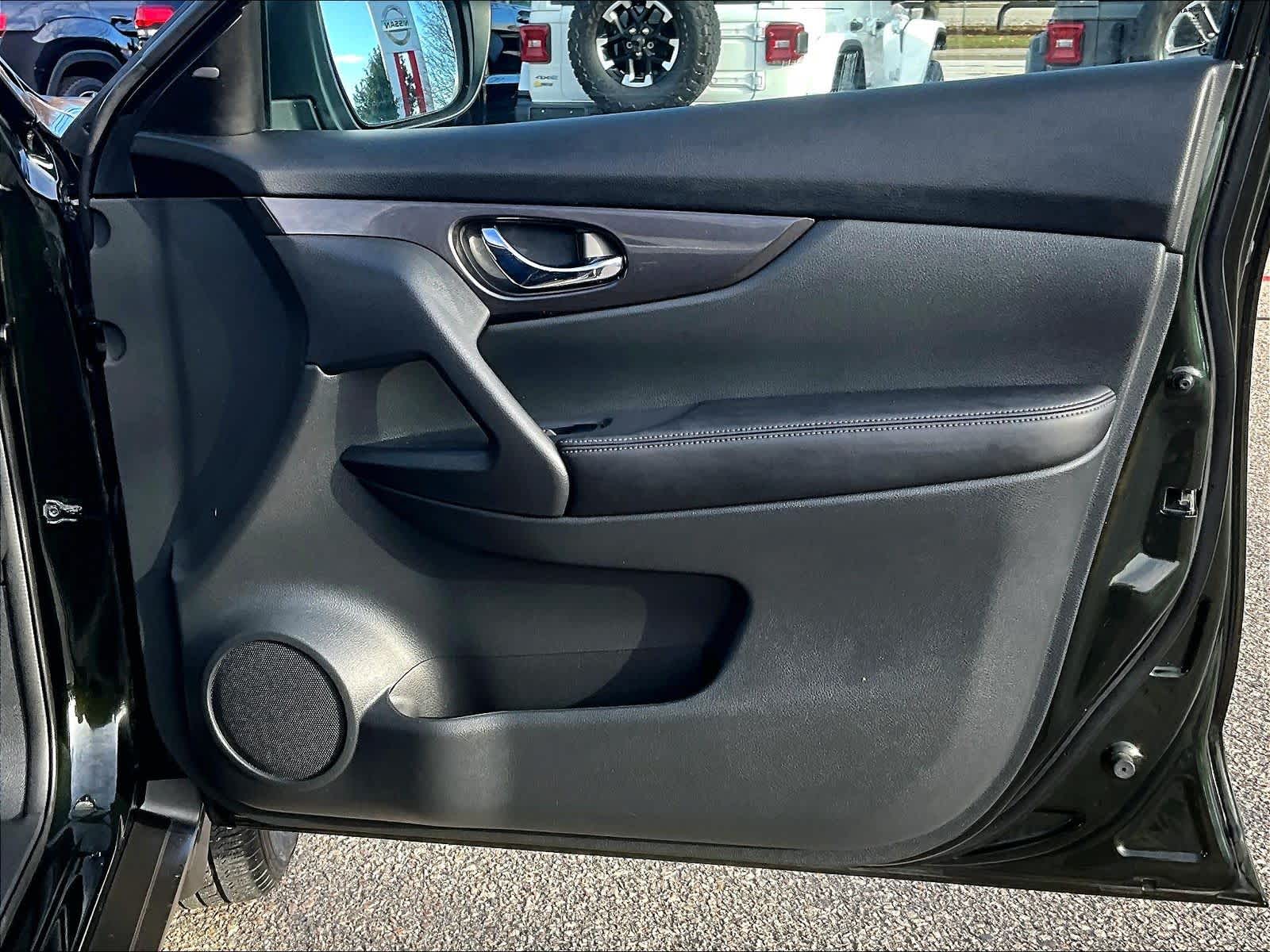 2018 Nissan Rogue SV - Photo 12