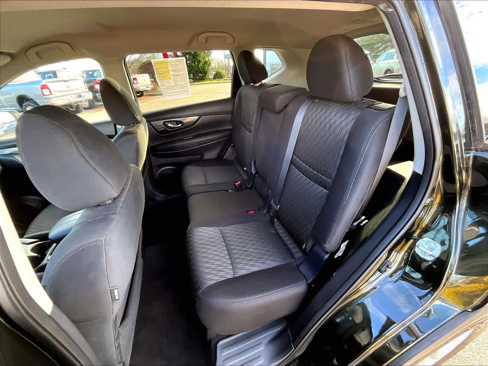 2018 Nissan Rogue SV - Photo 15