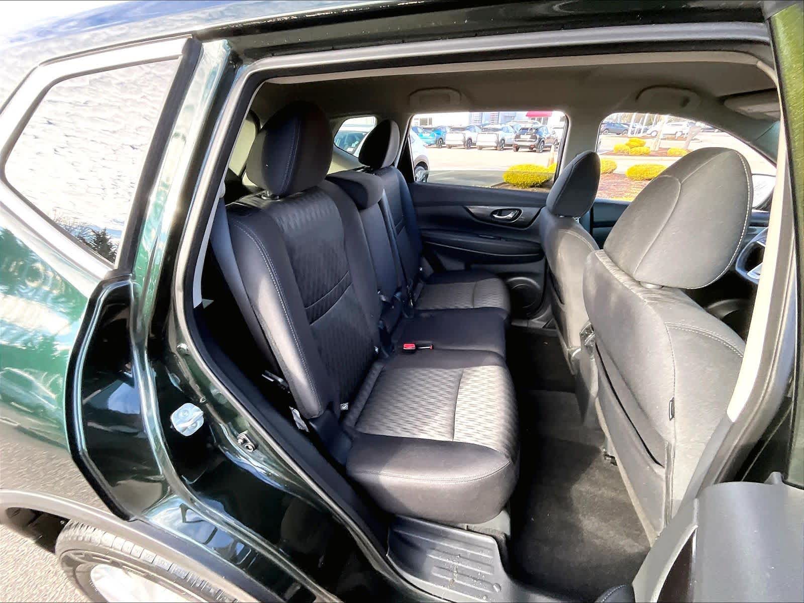 2018 Nissan Rogue SV - Photo 16