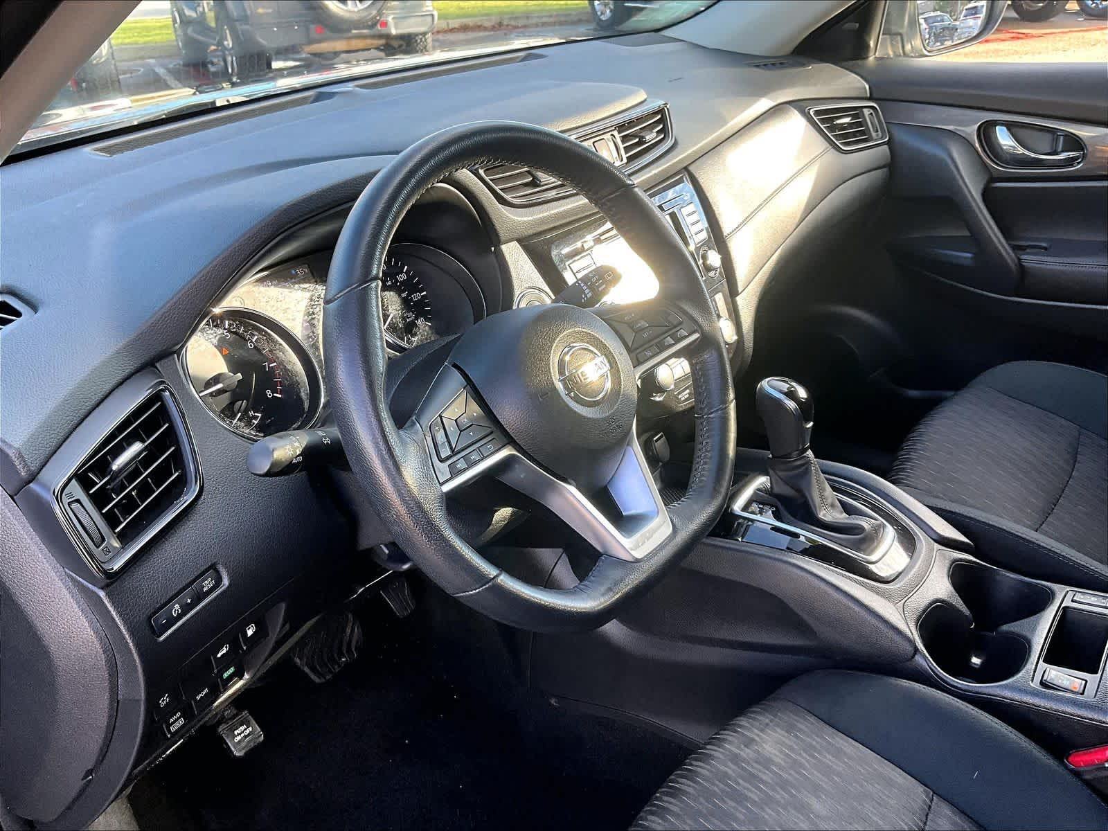 2018 Nissan Rogue SV - Photo 8