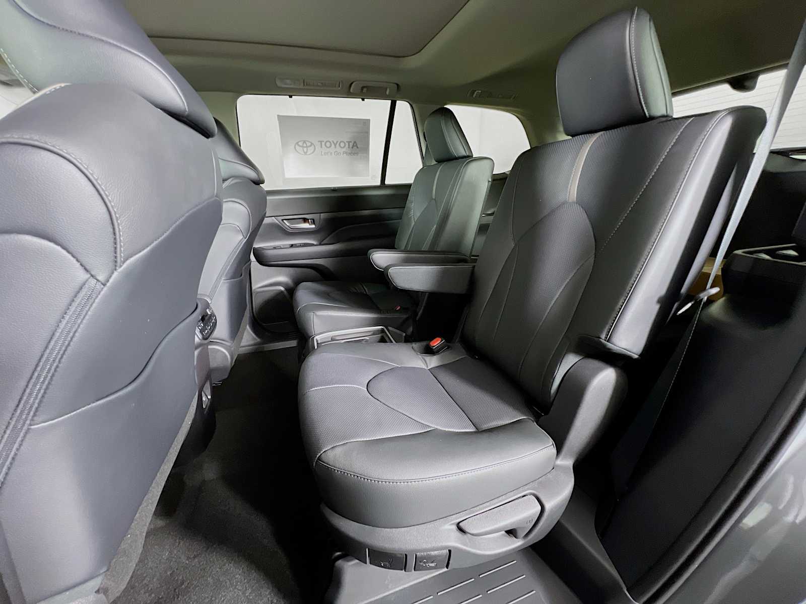2025 Toyota Grand Highlander Platinum - Photo 13