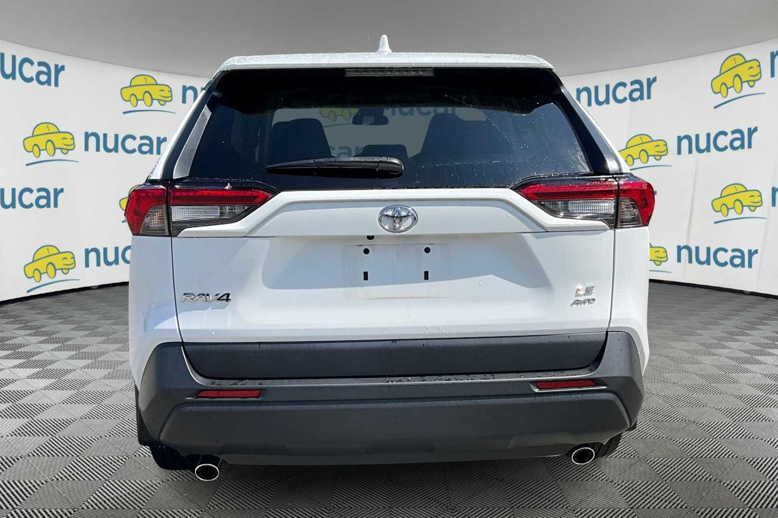 2022 Toyota RAV4 LE - Photo 3