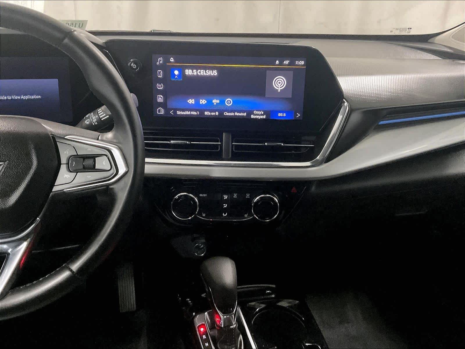 2024 Chevrolet Trax LT - Photo 18