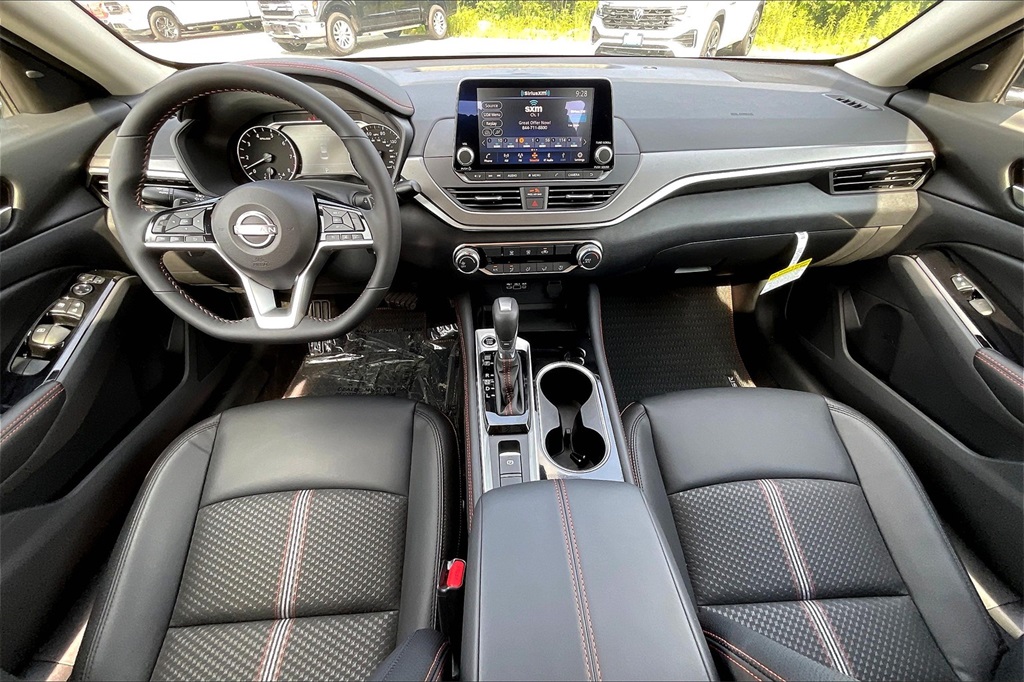 2025 Nissan Altima 2.5 SR - Photo 12