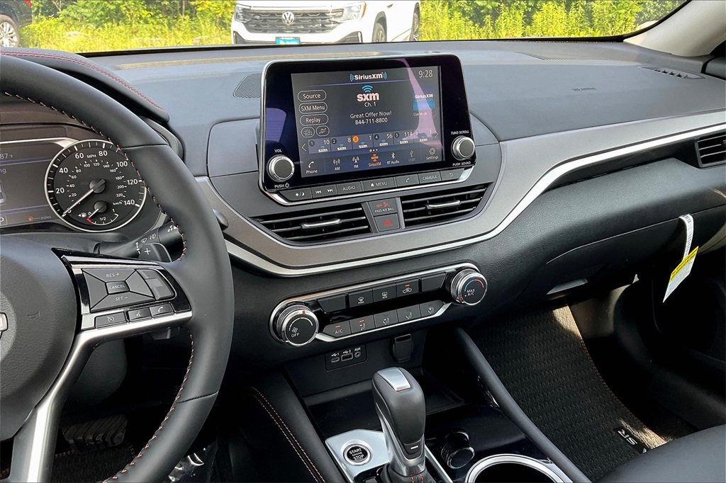 2025 Nissan Altima 2.5 SR - Photo 13