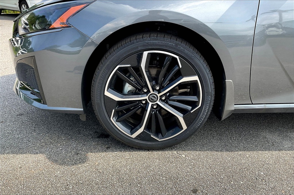 2025 Nissan Altima 2.5 SR - Photo 8