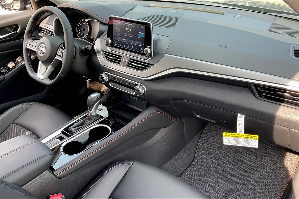 2025 Nissan Altima 2.5 SR - Photo 10