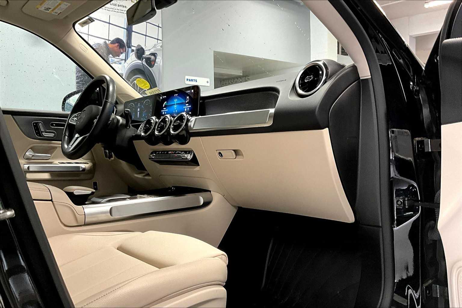 2021 Mercedes-Benz GLB GLB 250 - Photo 14