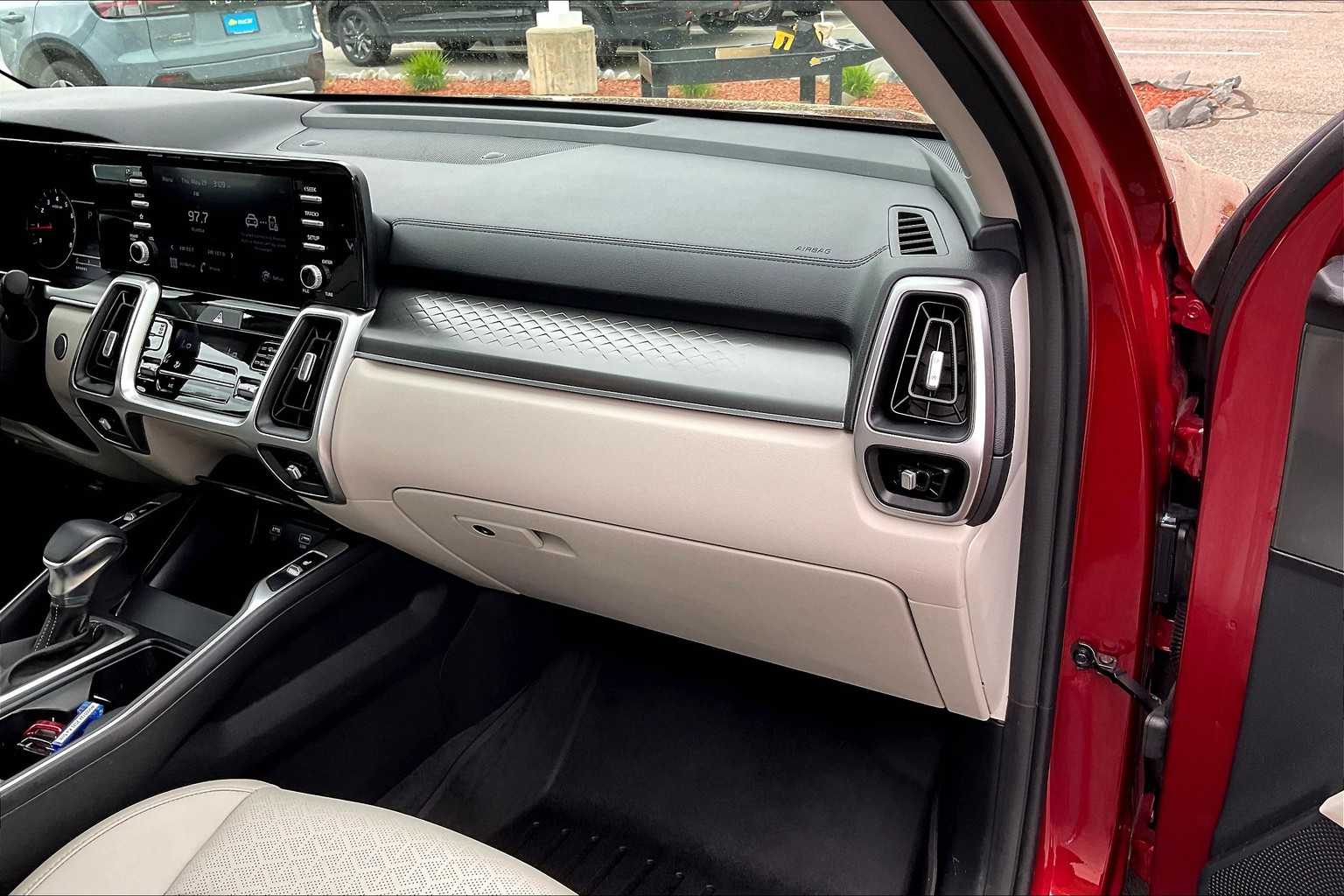 2021 Kia Sorento S - Photo 13