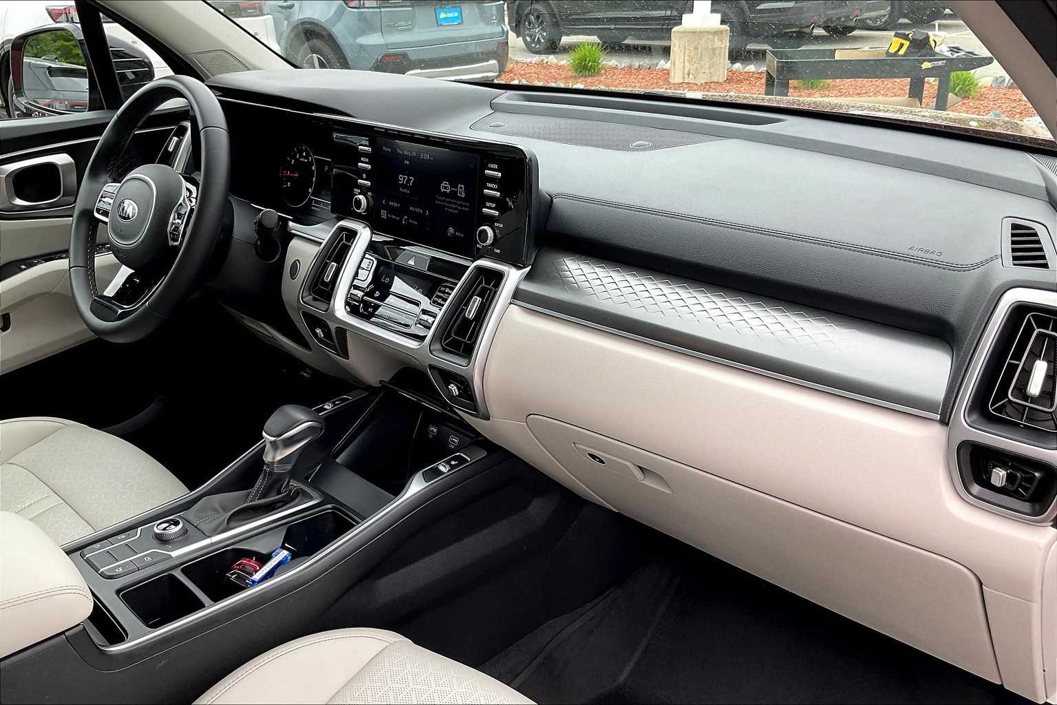 2021 Kia Sorento S - Photo 14