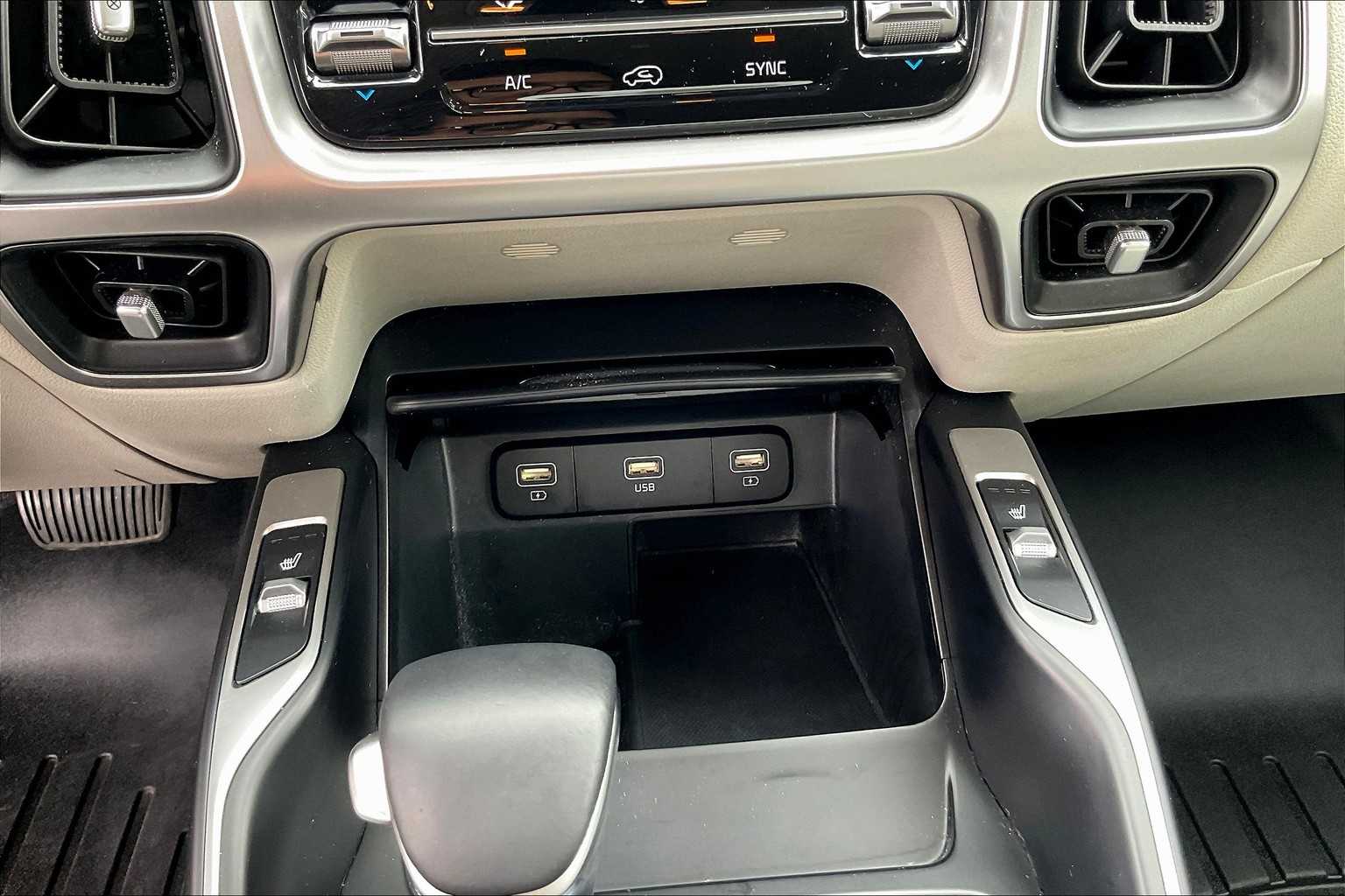 2021 Kia Sorento S - Photo 25