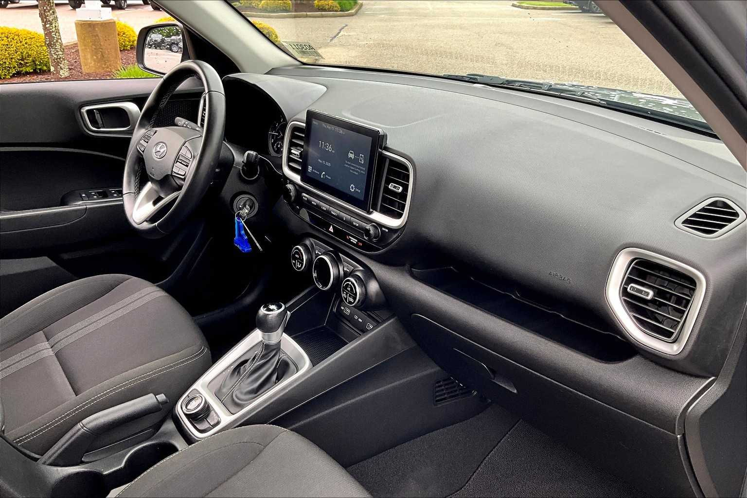 2022 Hyundai Venue SEL - Photo 14
