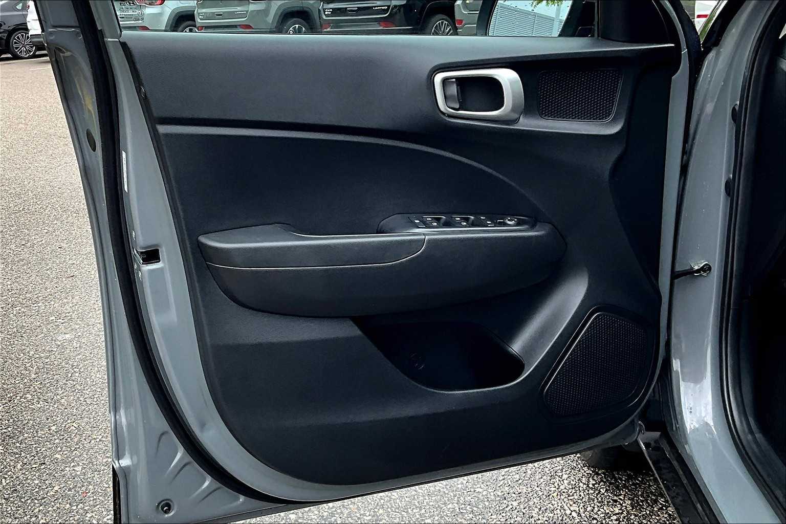 2022 Hyundai Venue SEL - Photo 9