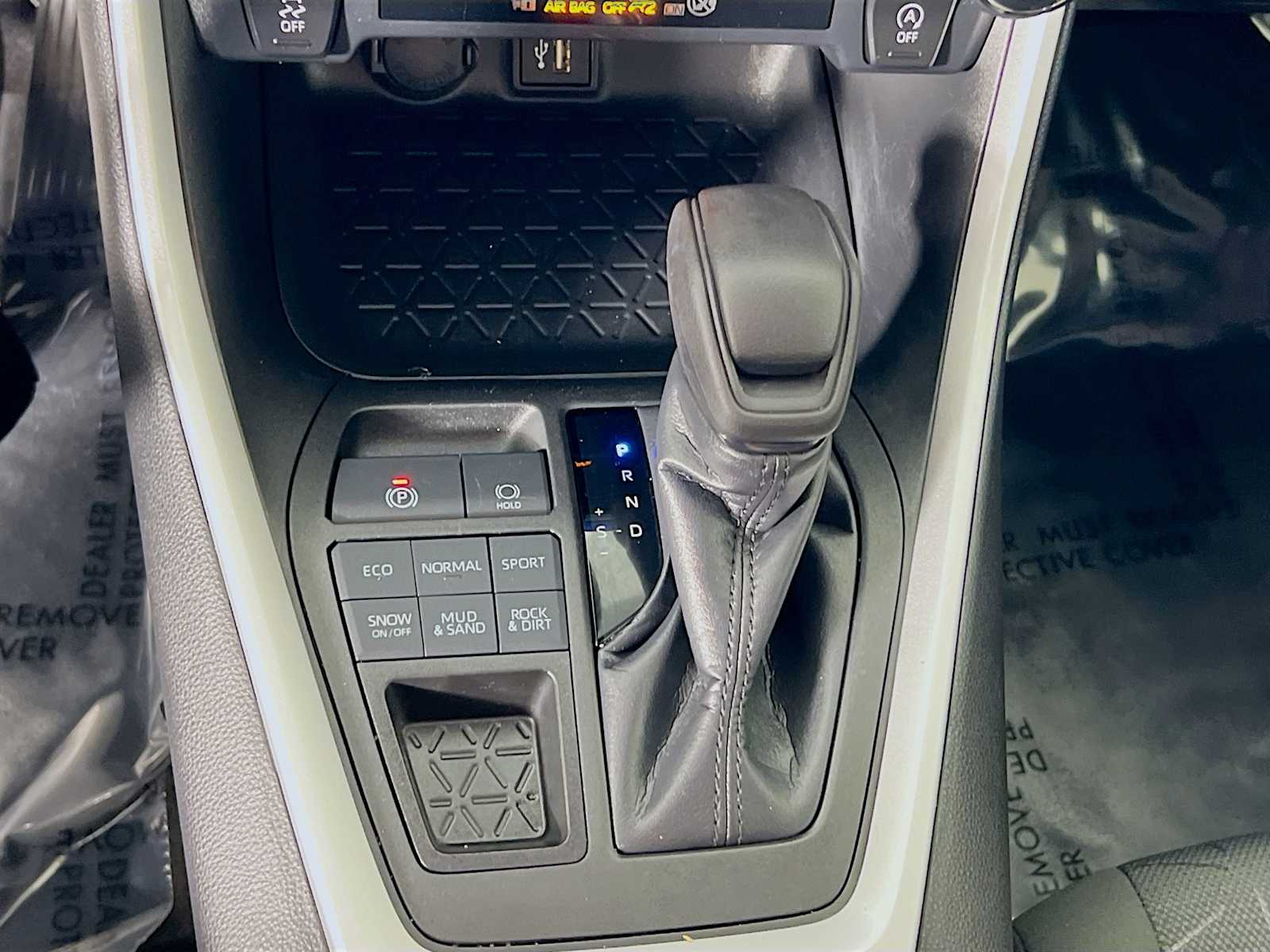 2023 Toyota RAV4 XLE - Photo 16