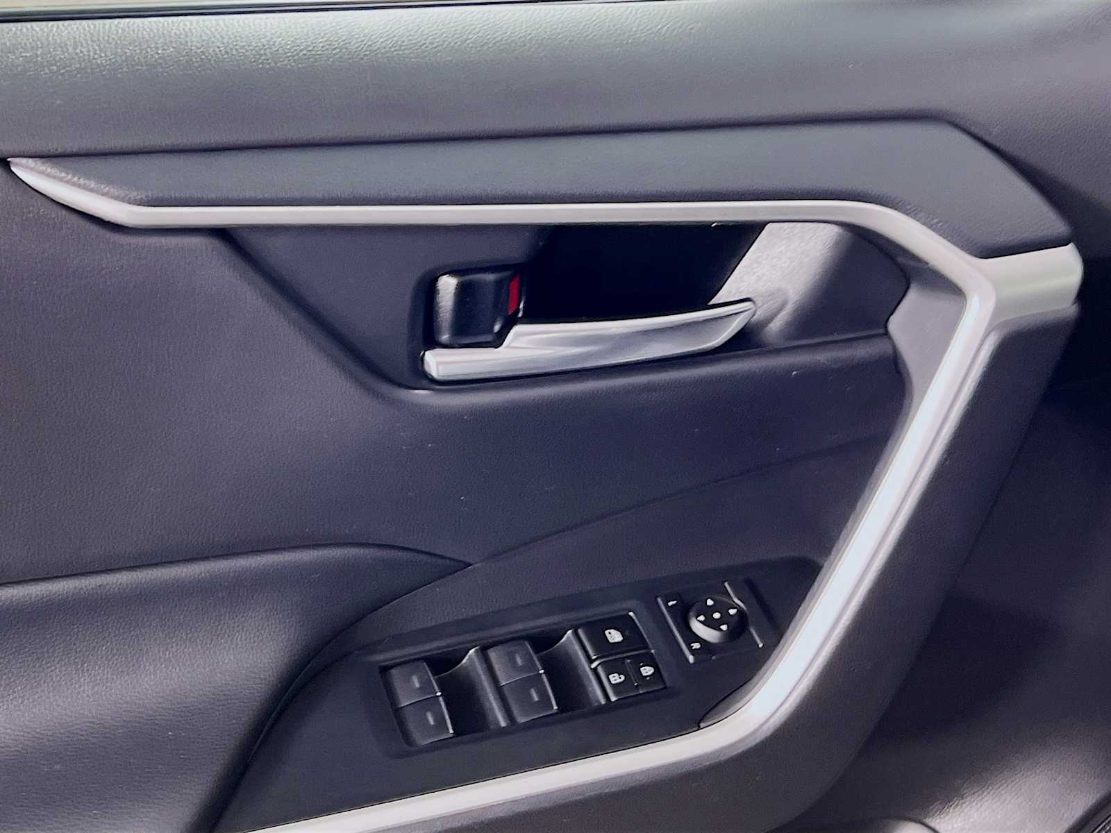 2023 Toyota RAV4 XLE - Photo 17