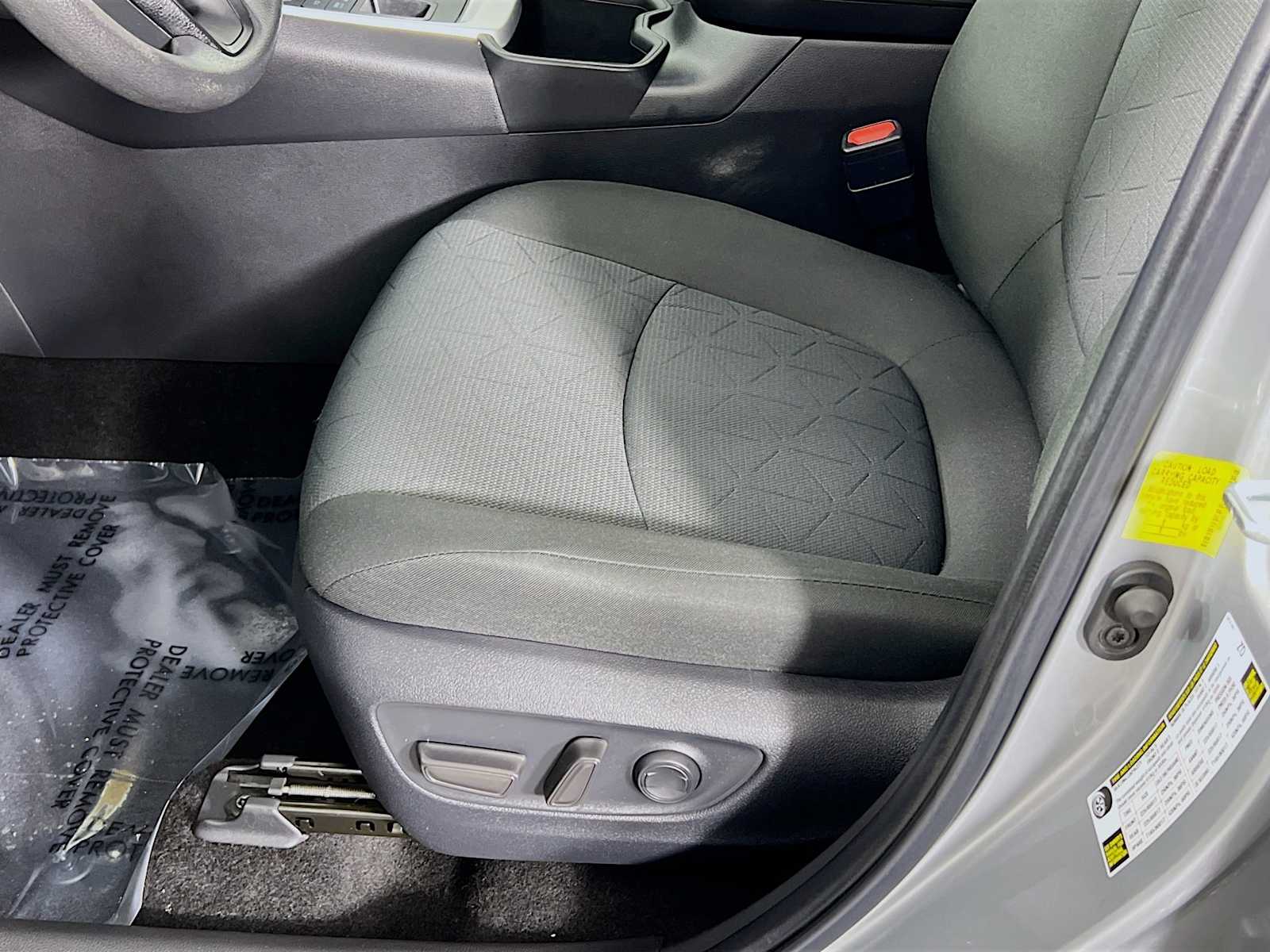 2023 Toyota RAV4 XLE - Photo 19