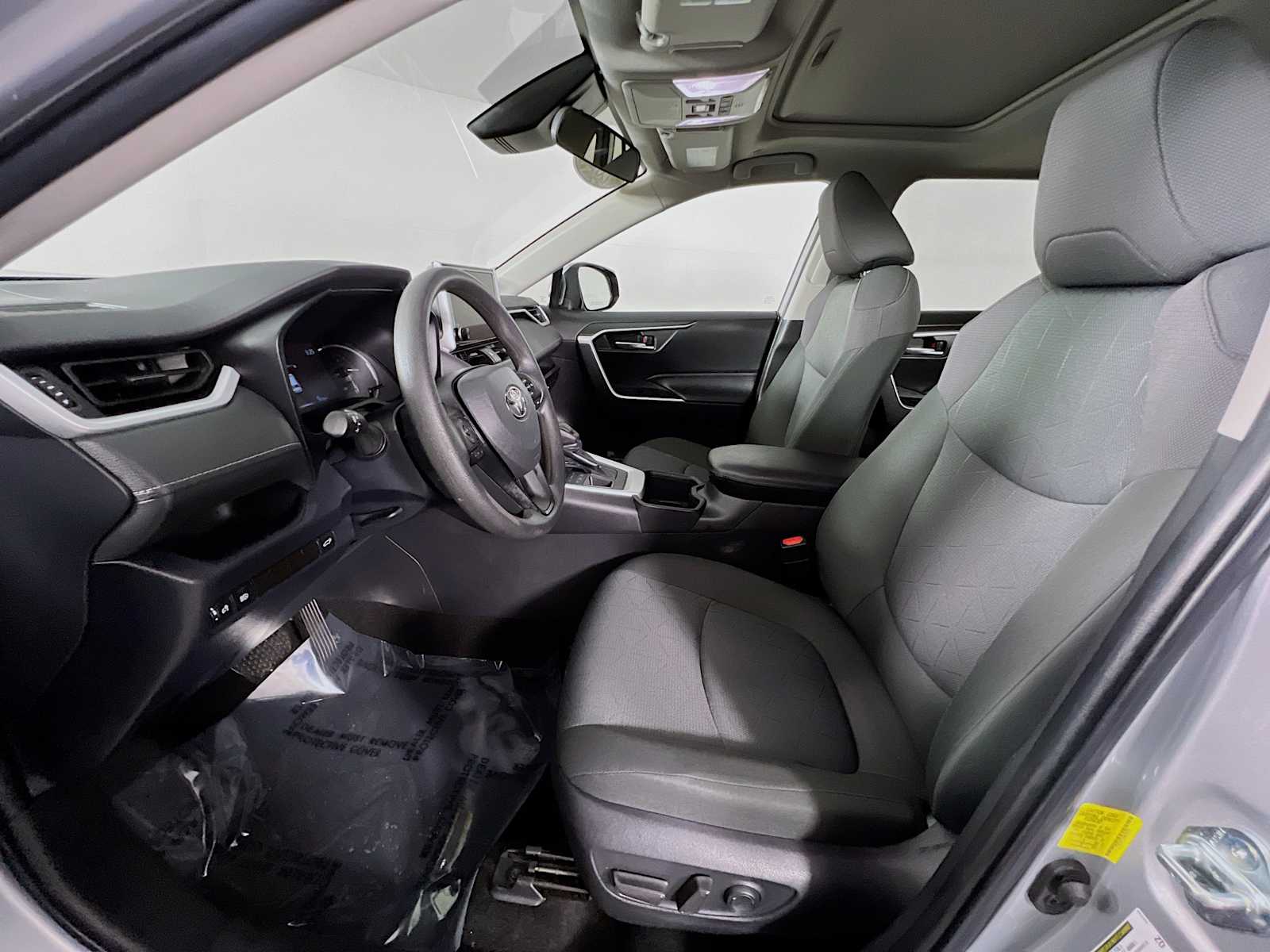 2023 Toyota RAV4 XLE - Photo 20